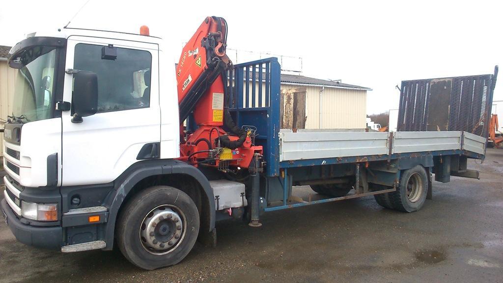 SCANIA PORTE MATERIEL AVEC GRUE 14T/M